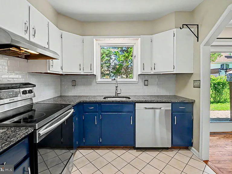 7804 Stafford Hill Ct — Photo 6