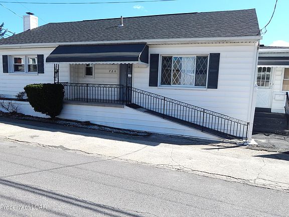 2nd image of 720 E 7th St