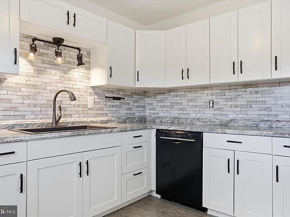 3rd image of 19022 Longmeadow Rd