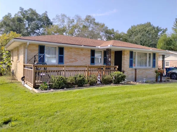 1907 Oxford Dr, Scott City, MO 63780