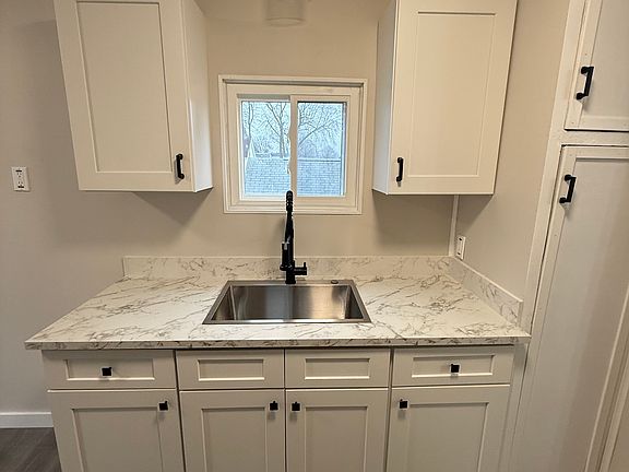2nd image of 59 Dundee St #B