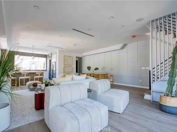 930 N Ridgewood Pl, Los Angeles, CA 90038