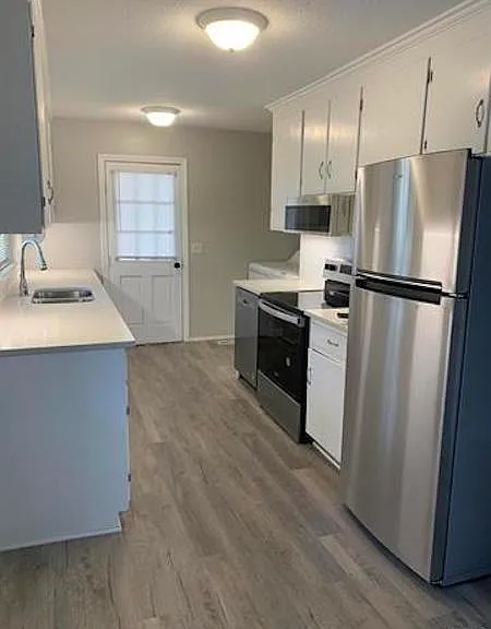 710 N Lee St — Photo 3