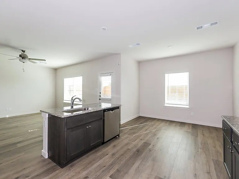 301 Patton Ln — Photo 7