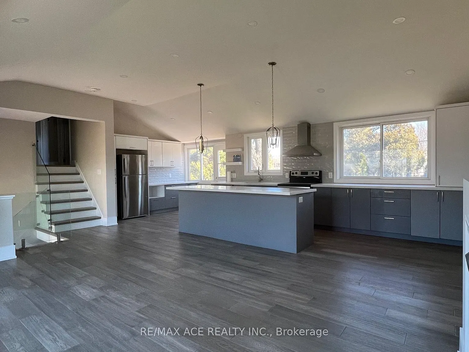 4 bed, $3,900 — Photo 3