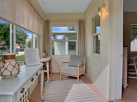 4th image of 2315 Hope St
