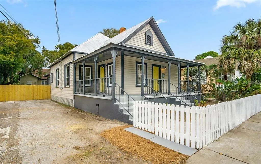 4 bed, 2.0 bath, 1412 sqft, $2,800 — Photo 1