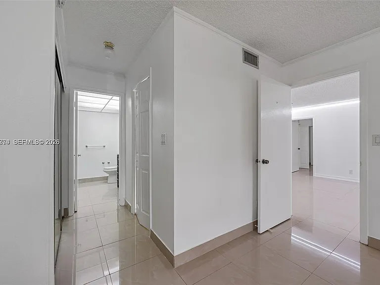 200 Lakeview Dr #101 — Photo 28