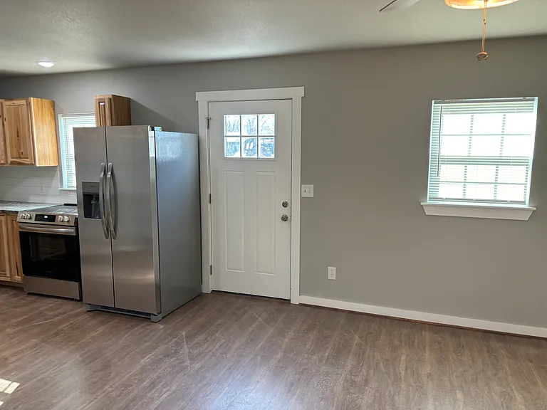 624 S Maple Ave — Photo 8