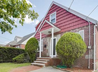 136 Henry St, Valley Stream, NY 11580