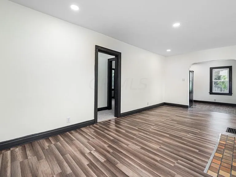 1580 Cordell Ave — Photo 3