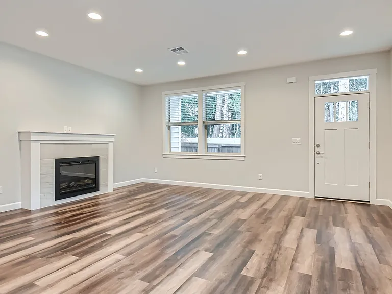 13702 NW 7th Ave — Photo 4