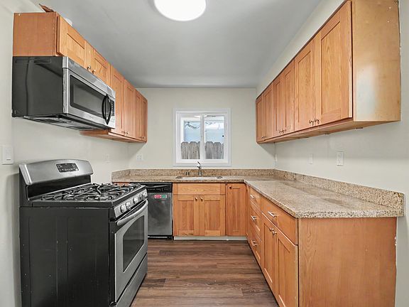 3rd image of 1125 Henderson Ave