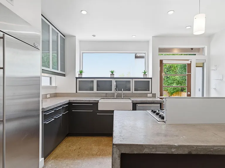7002 Newcastle St — Photo 28