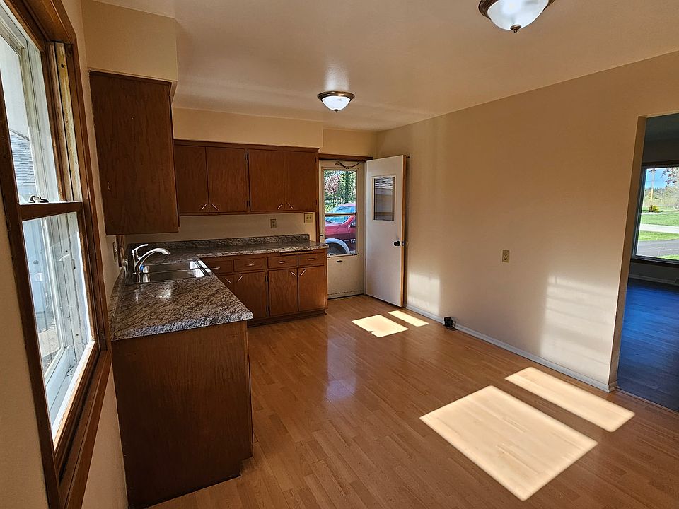 1st image of 499 Adeline Dr #499