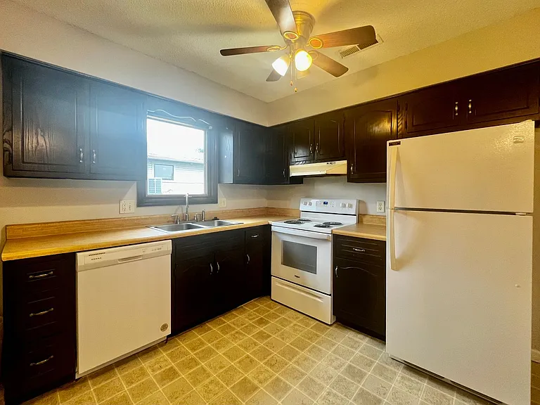 3326 Kendale Dr — Photo 12
