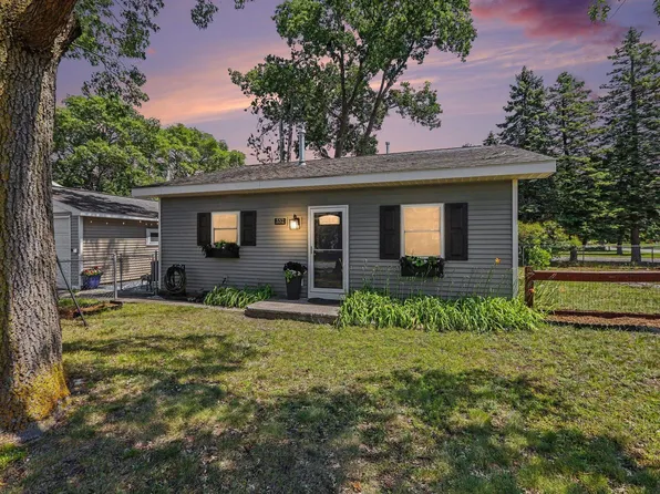 552 W 15th St, Traverse City, MI 49684