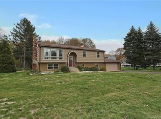 15 Benneville Rd, Milford, CT 06461