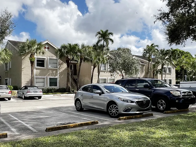 9617 Riverside Dr #6 — Photo 36