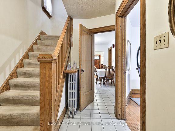 2nd image of 528 Soudan Ave