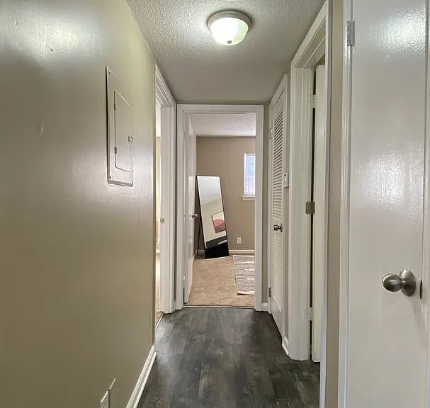 Hillcrest Apartments — Photo 25