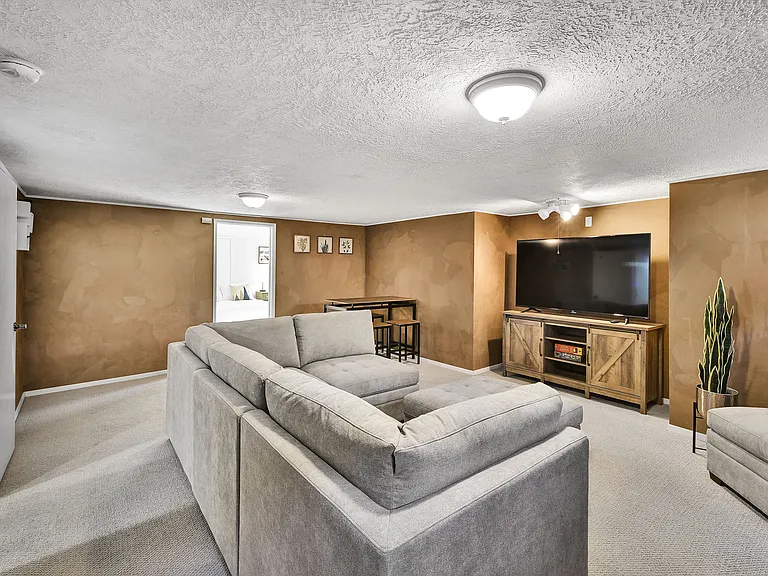 2306 W Madison Ave — Photo 33