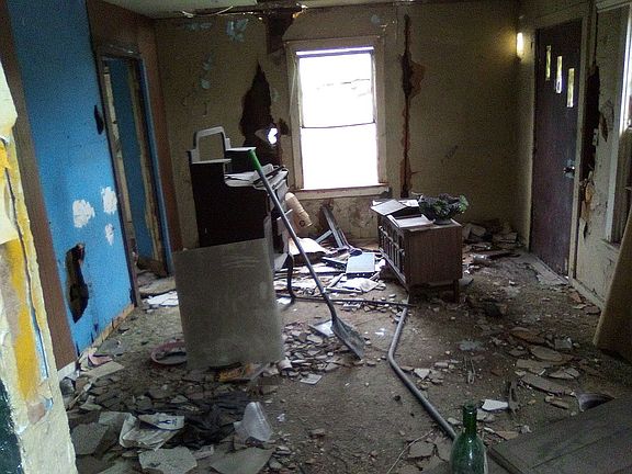 4th image of 118 W 12th St