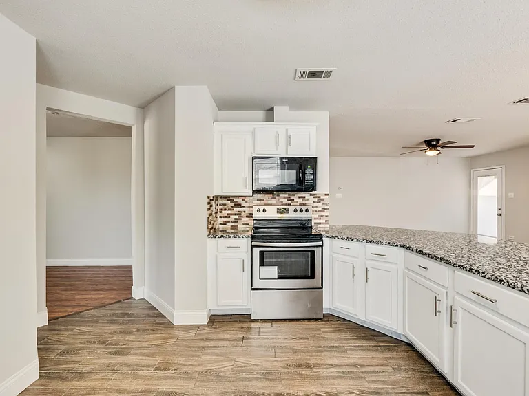 8028 Texridge Dr — Photo 7