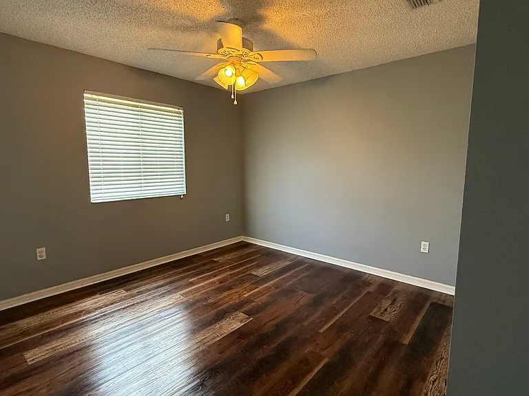 554 Bristol Cir — Photo 29