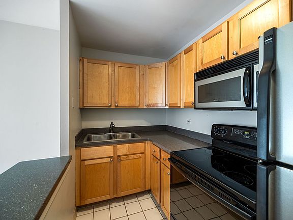 5th image of 607 W Wrightwood Ave APT 407