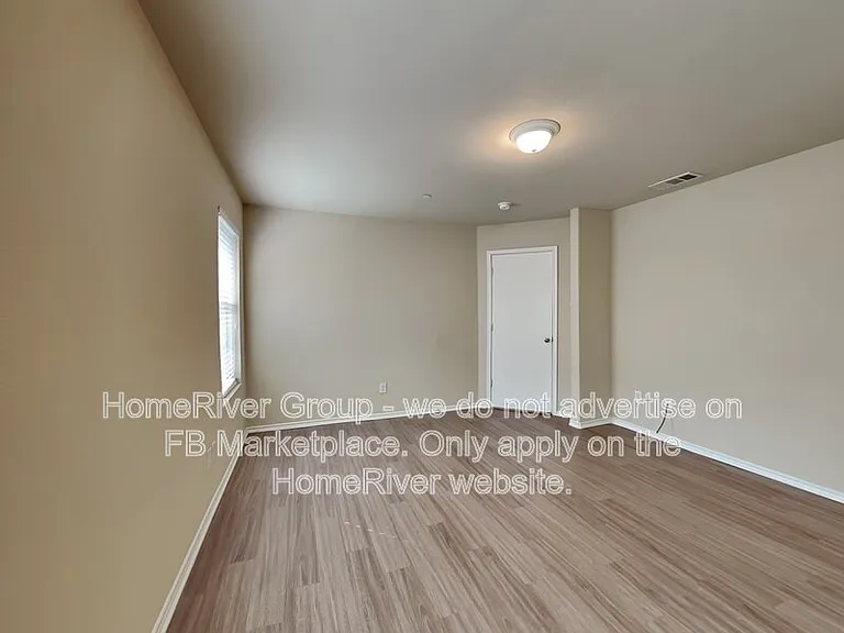 1127 Sophia St — Photo 8