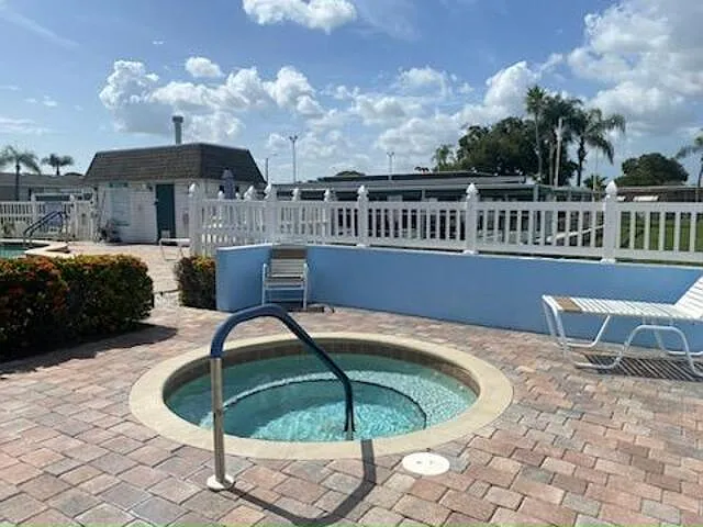 3 bed, 2.0 bath, 1356 sqft, $1,995 — Photo 3