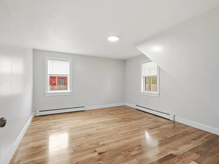 8 Ash St — Photo 5