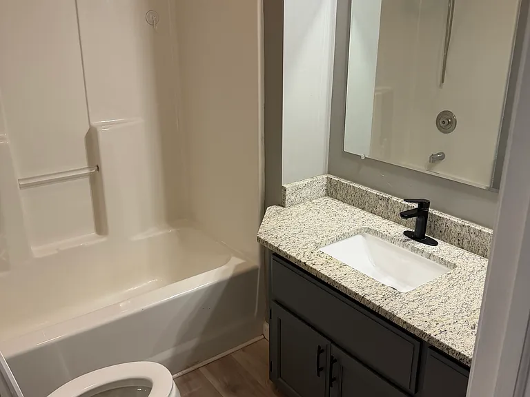 723 S Pinhook Dr — Photo 3