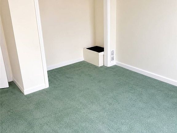 4th image of 433 Cove Rd