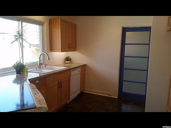 5th image of 622 E Ramona Ave