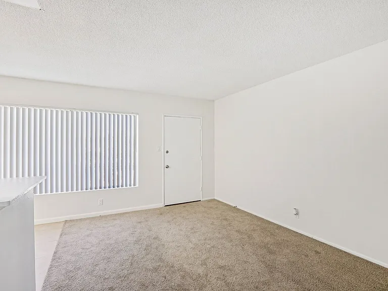 Anaheim Place — Photo 30