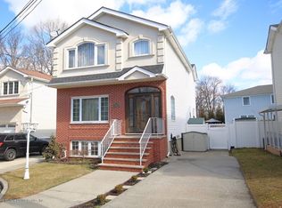 35 Georgia Ct, Staten Island, NY 10309