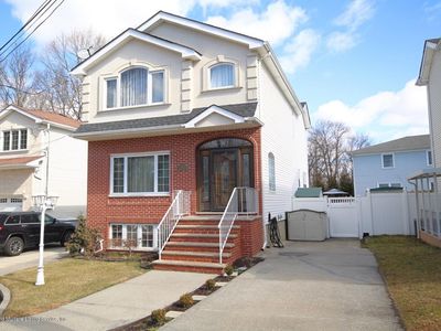 35 Georgia Ct, Staten Island, NY, 10309