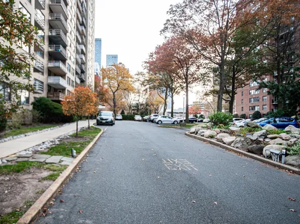 201 Saint Pauls Avenue image 2 of 37