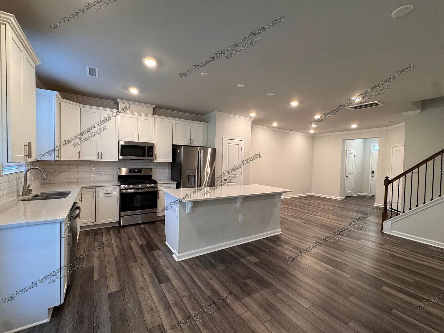 3 bed, 2.5 bath, 1687 sqft, $1,895 — Photo 3