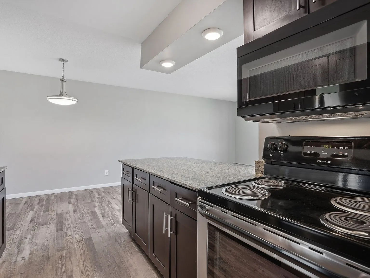 Interlachen Court — Photo 2