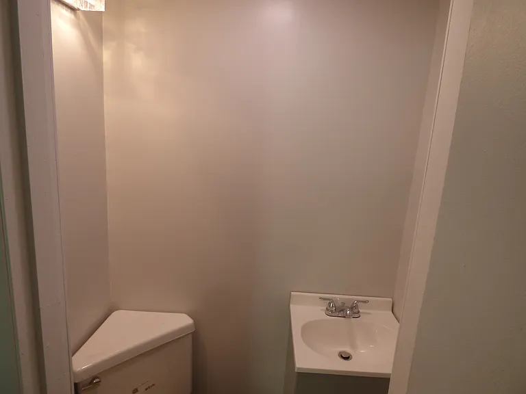 406 Grove St — Photo 4