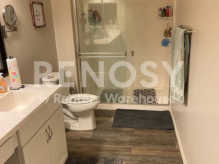 1803 E Grove St — Photo 20