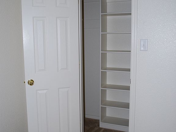 2nd image of 914 Crymes Ln #B