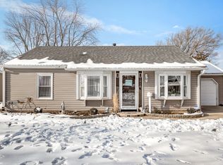 1018 Stratford Cir, Streamwood, IL