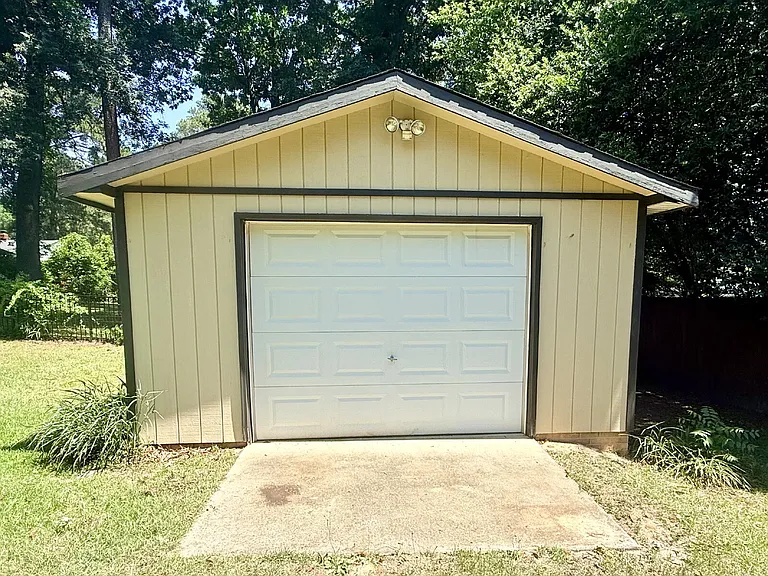 1914 Cherokee Dr — Photo 20