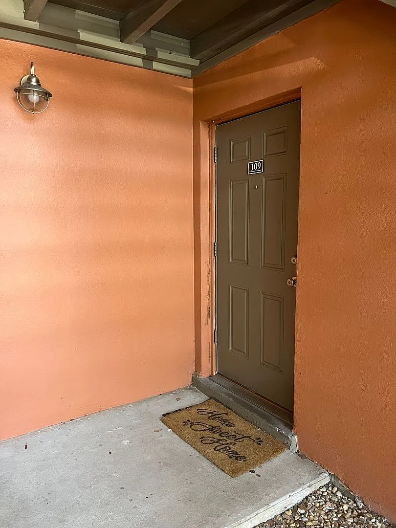 1800 Park Ave — Photo 1