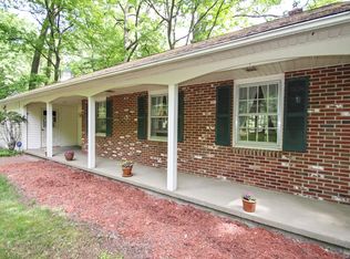 7 Oak Leaf Ln, Pittsford, NY 14534