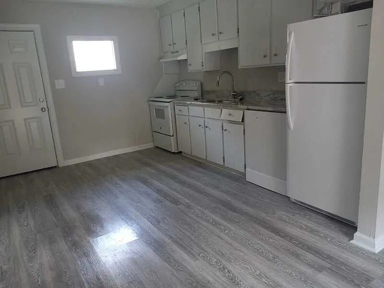 222 N Discovery St — Photo 1